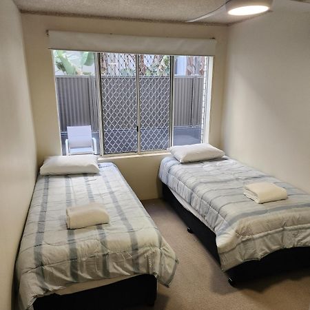 Capeview Apartments - Right On Kings Beach Caloundra Luaran gambar