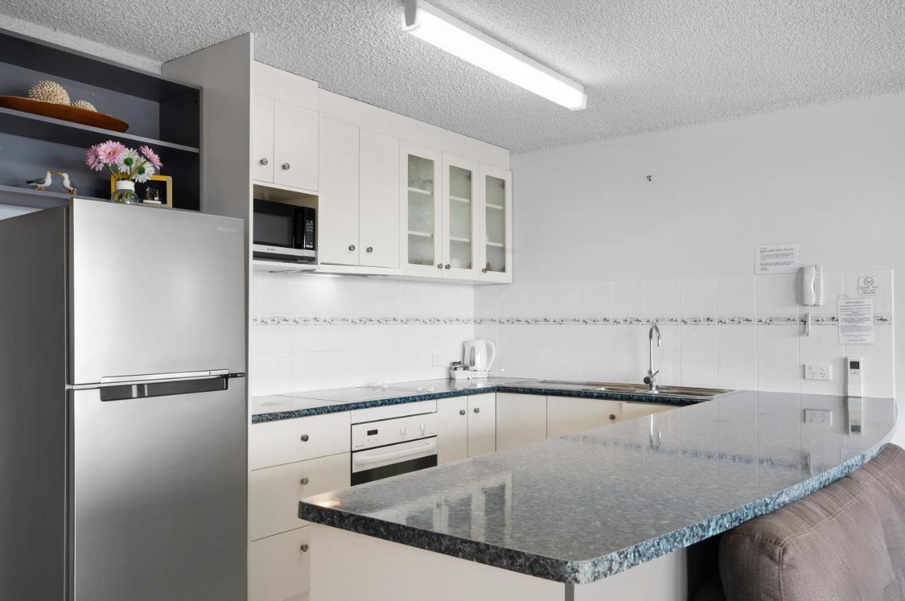 Capeview Apartments - Right On Kings Beach Caloundra Luaran gambar
