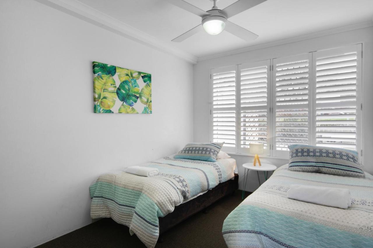 Capeview Apartments - Right On Kings Beach Caloundra Luaran gambar