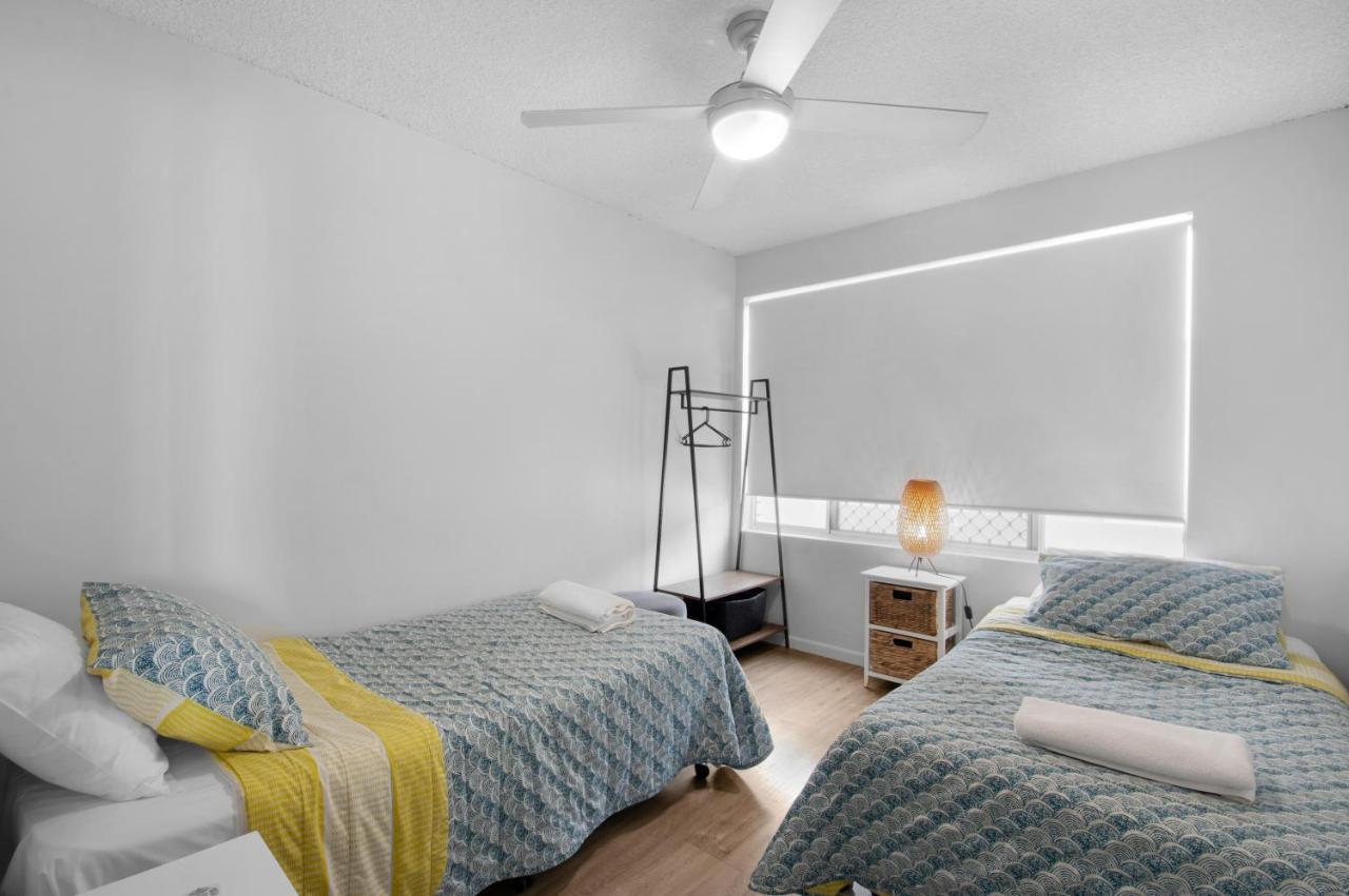 Capeview Apartments - Right On Kings Beach Caloundra Luaran gambar