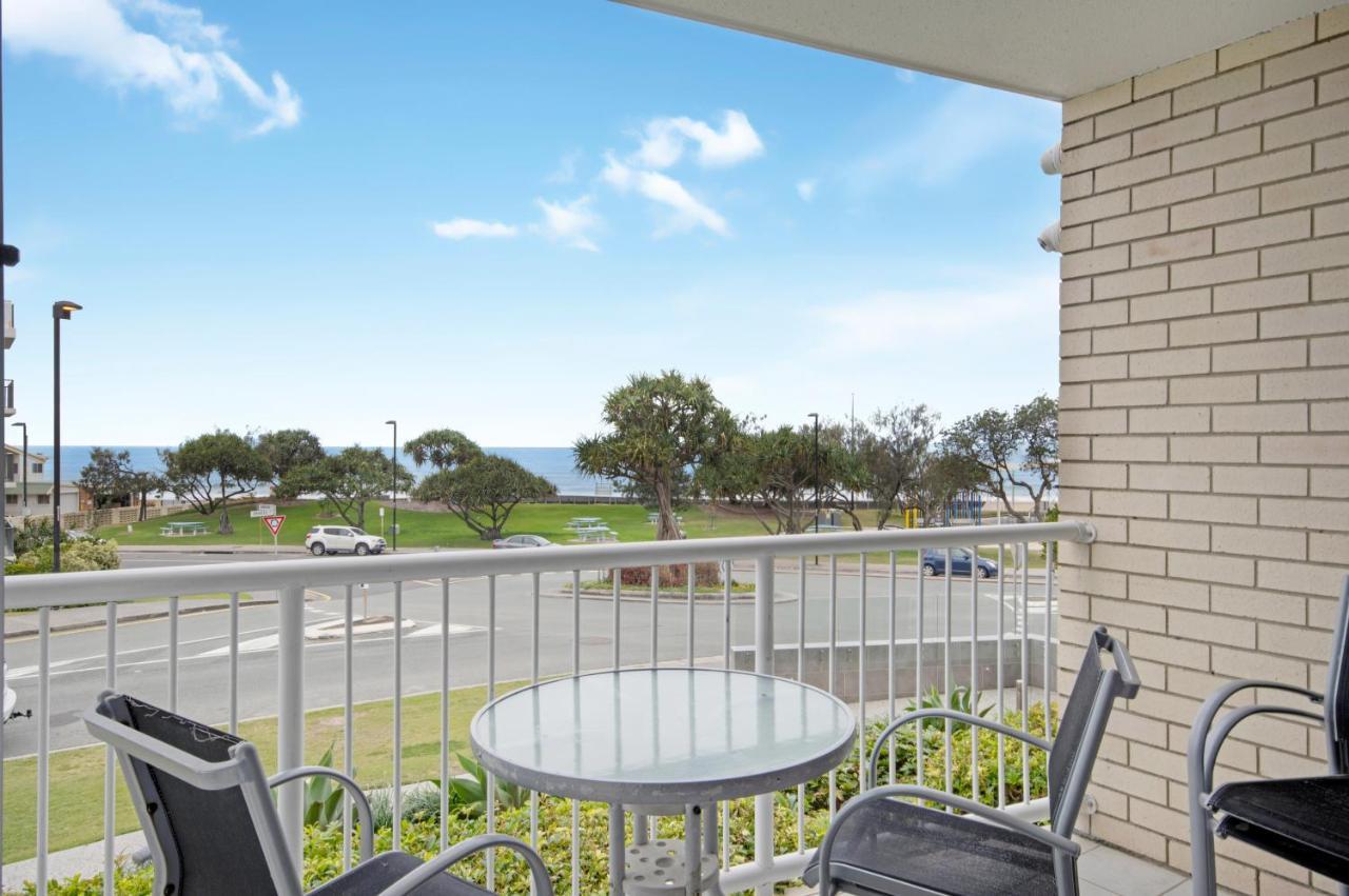 Capeview Apartments - Right On Kings Beach Caloundra Luaran gambar