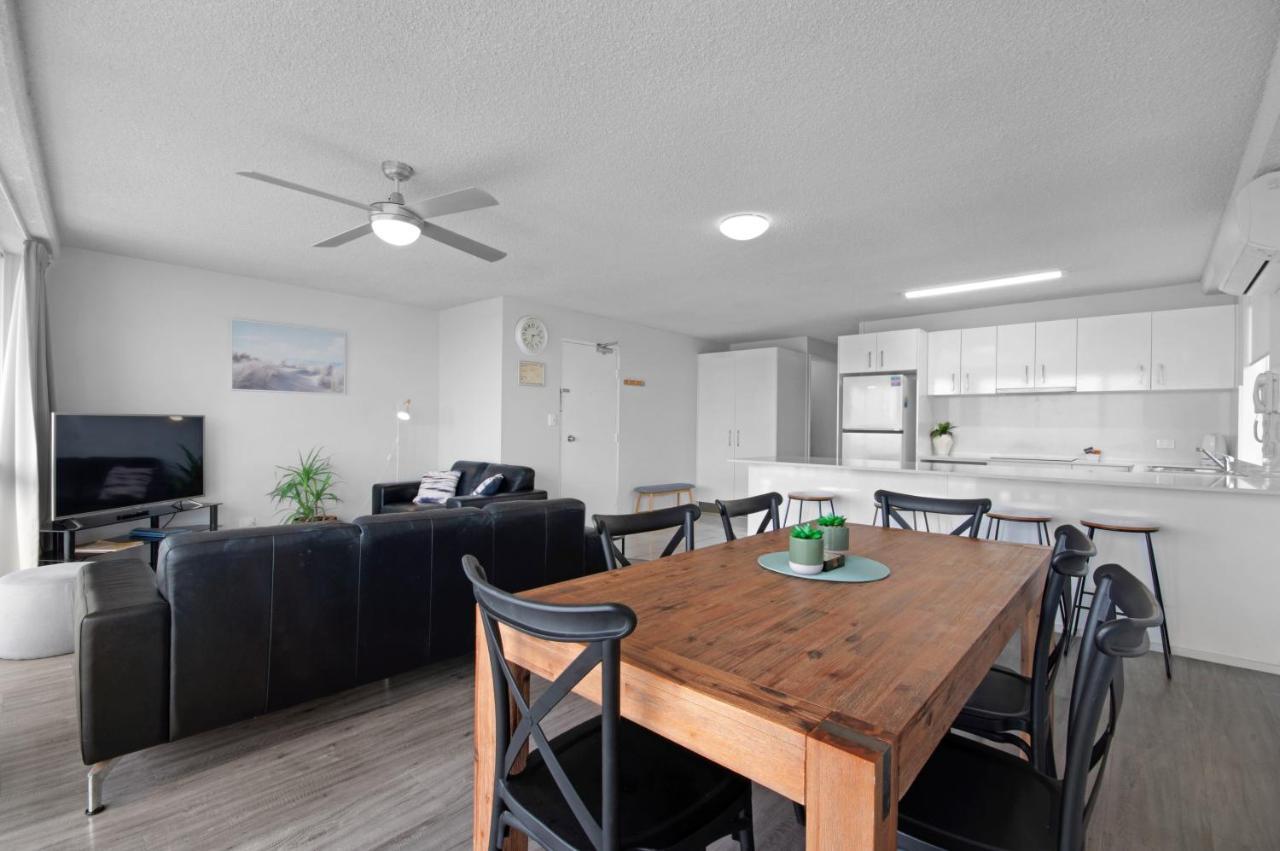 Capeview Apartments - Right On Kings Beach Caloundra Luaran gambar