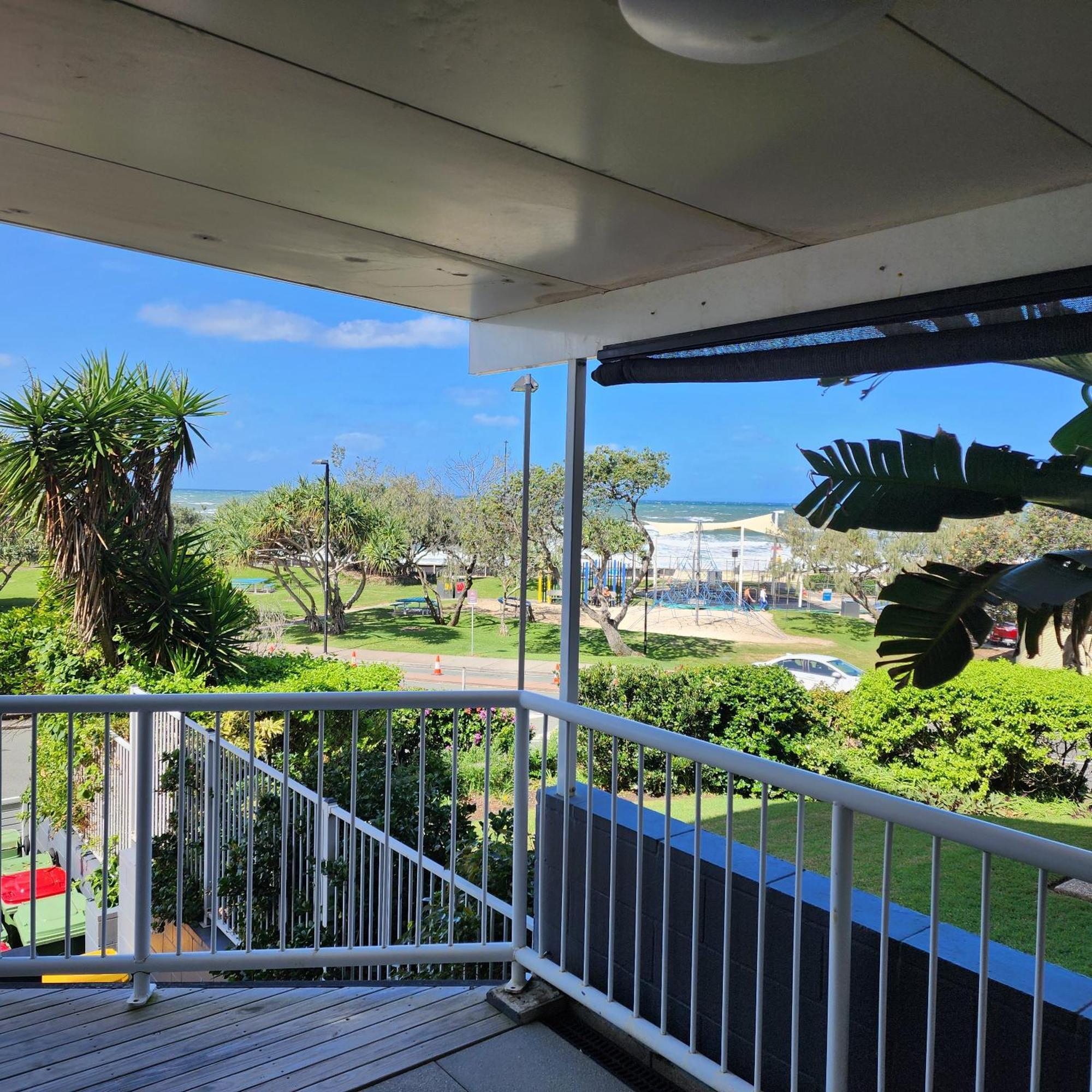 Capeview Apartments - Right On Kings Beach Caloundra Luaran gambar