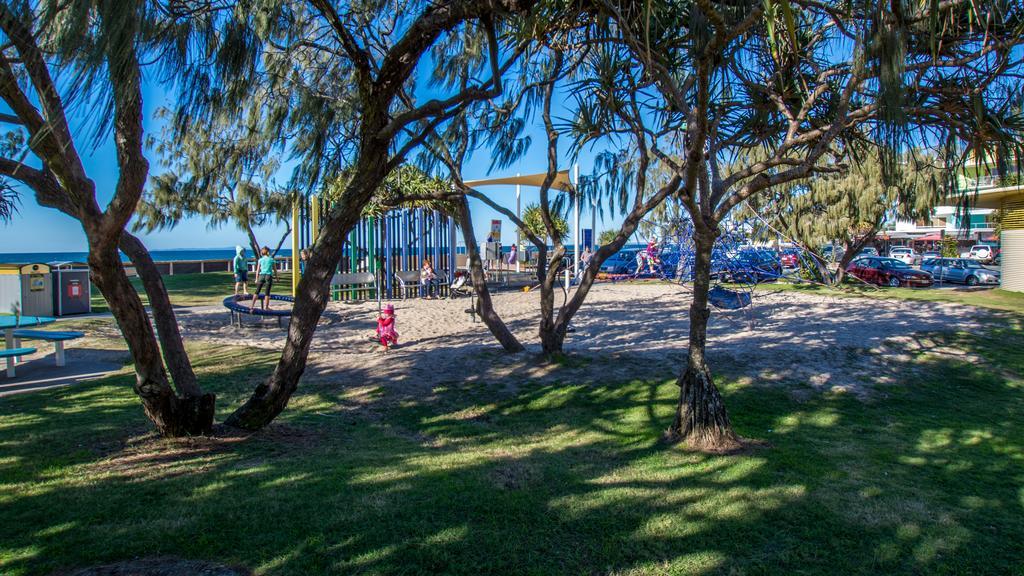 Capeview Apartments - Right On Kings Beach Caloundra Luaran gambar